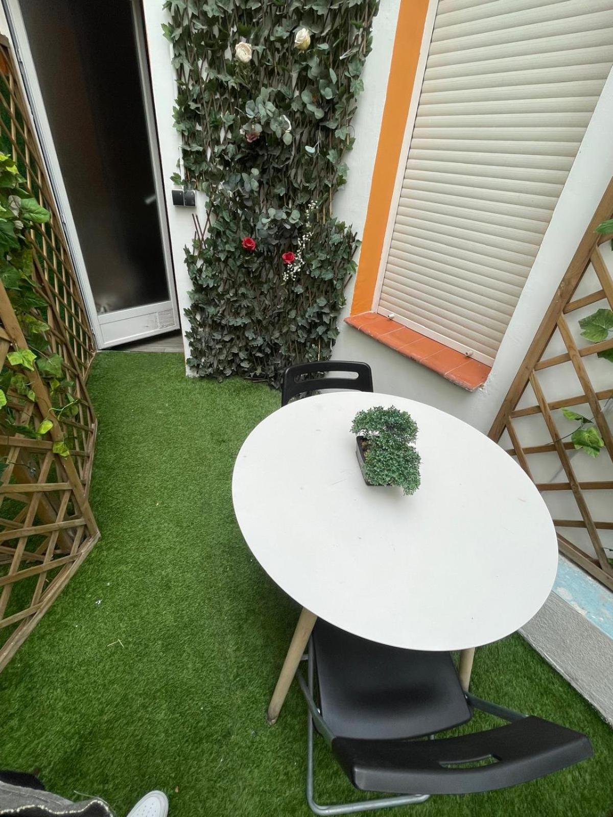 The Garden Of Plaza Callao Madrid Exterior photo