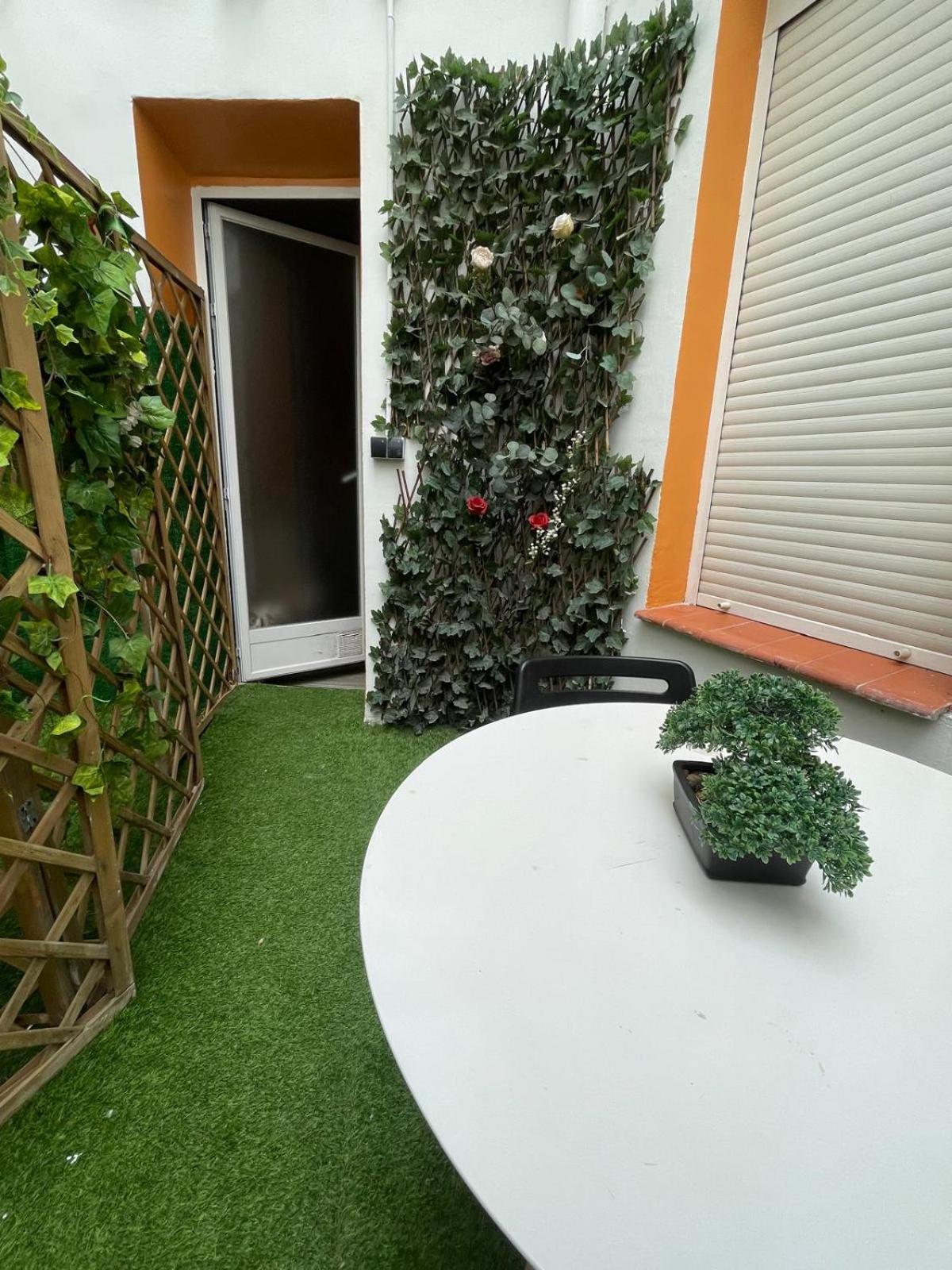 The Garden Of Plaza Callao Madrid Exterior photo